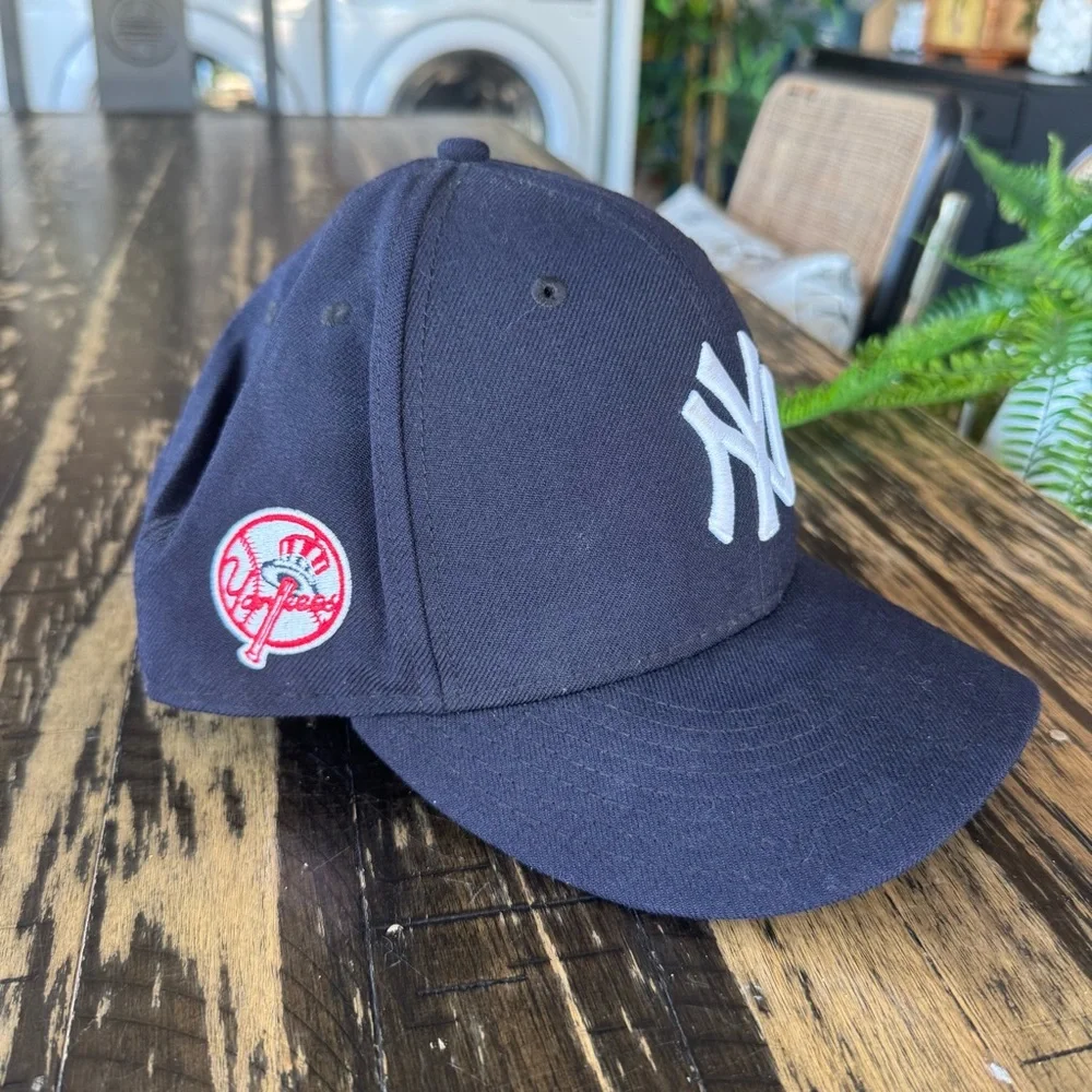 💫 New Era 9FIFTY Light Snapback – New York Hat (Navy & White)